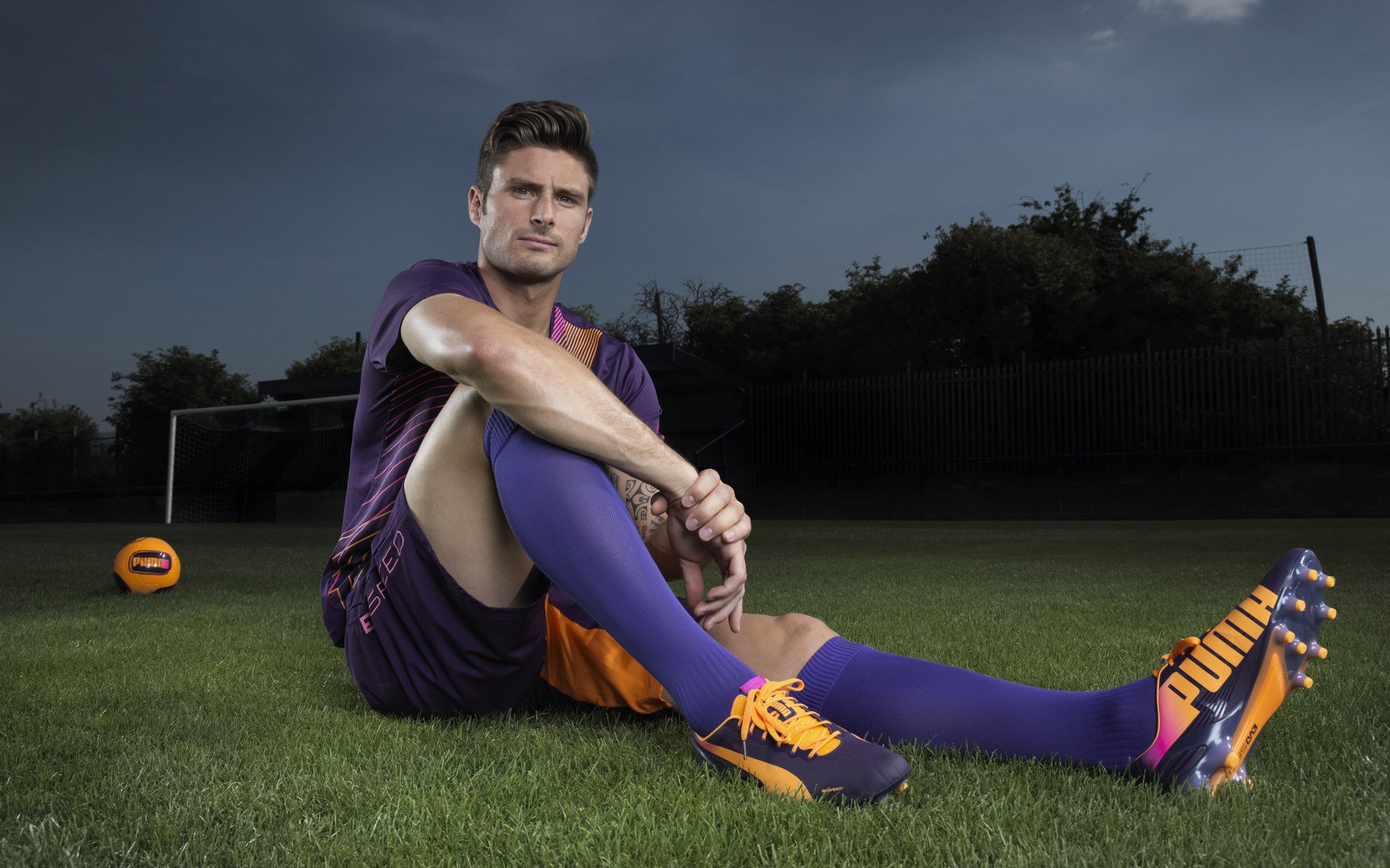 亚运会半决赛对决在即！菲尼克斯太阳演练定位球，多特蒙德密集防守应对