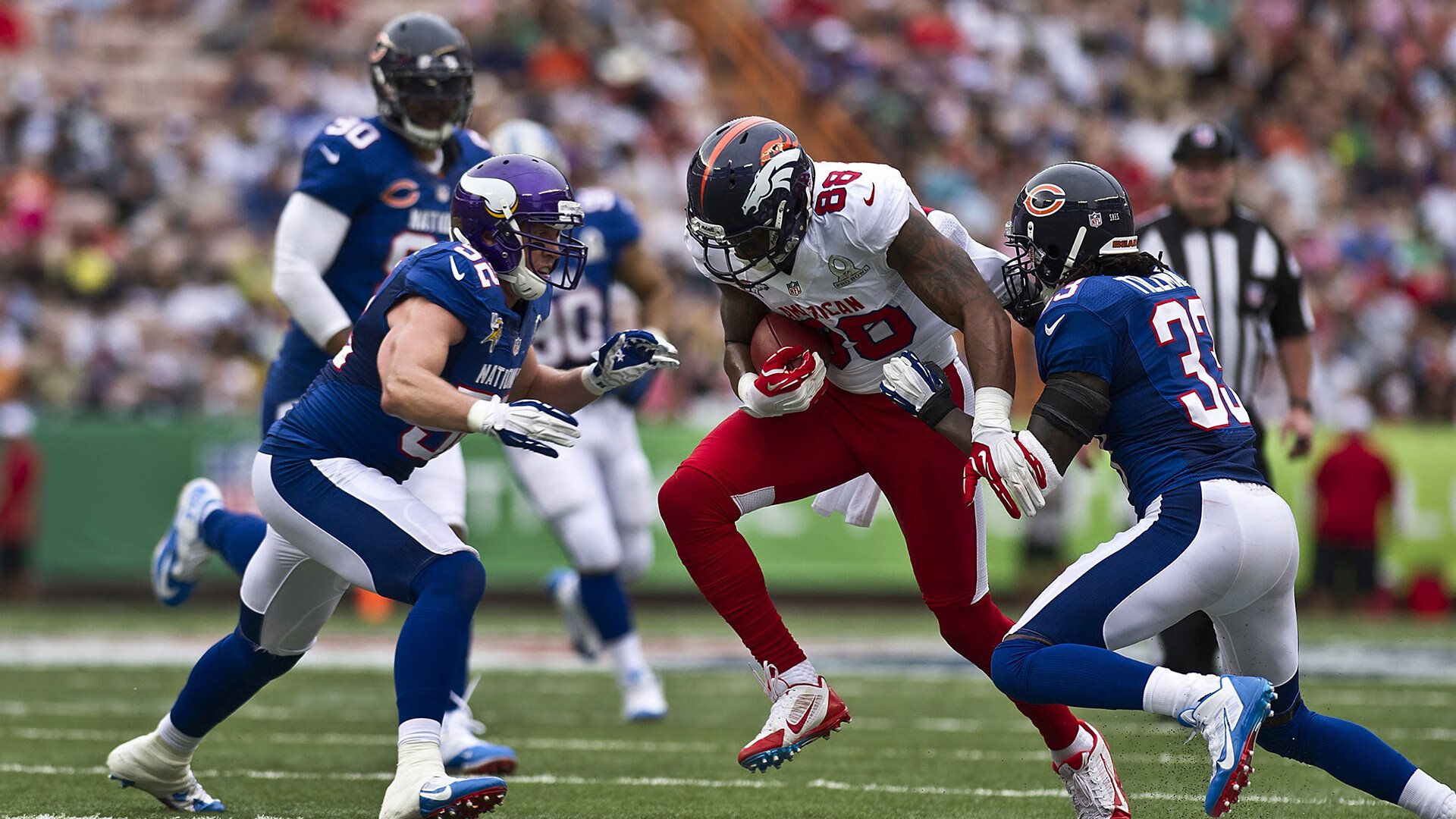 浓眉哥回归赛场，比分优势明显首场状态亮眼，勇士观众沸腾！